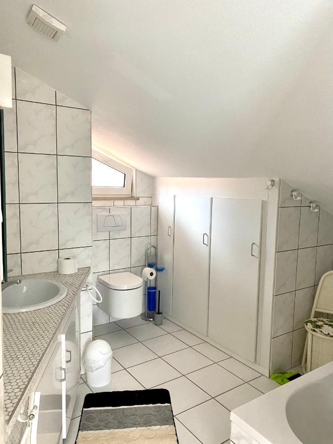 Moeblierte 3 Zimmer Apartment - Mit Smart Tv, Wlan Und Kostenfreie Parkplaetze ชลอส ฮอลเตอ-สตูเคนบร็อค ภายนอก รูปภาพ